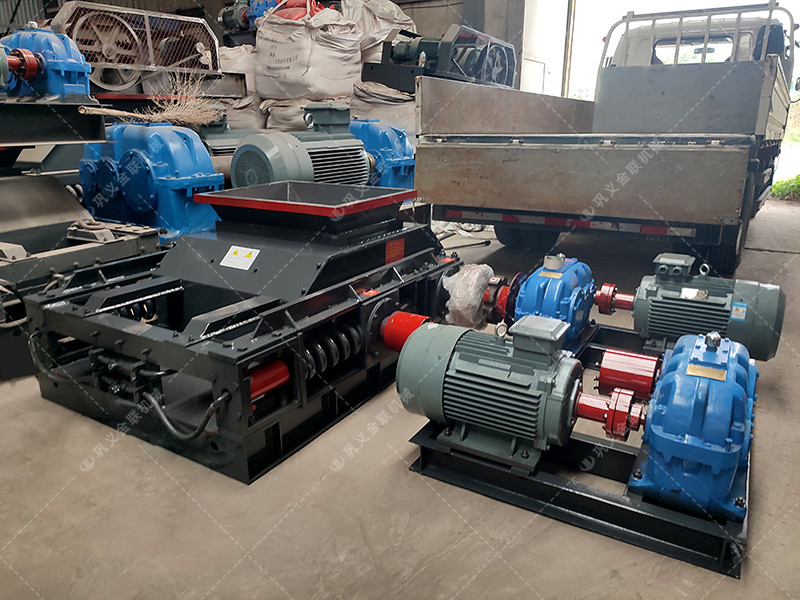 2PGC900X900大型雙齒輥破碎機發(fā)往內蒙古赤峰破碎煤