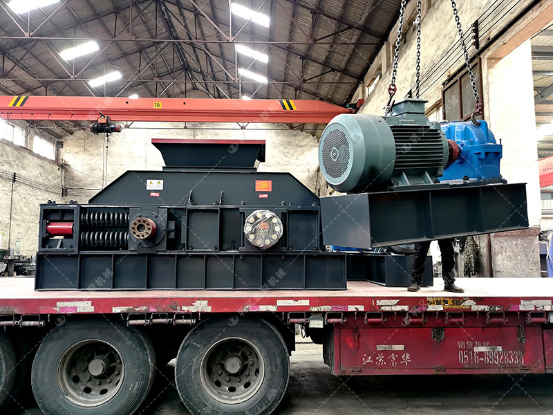 兩臺(tái)大型對(duì)輥破碎機(jī)征戰(zhàn)沙場