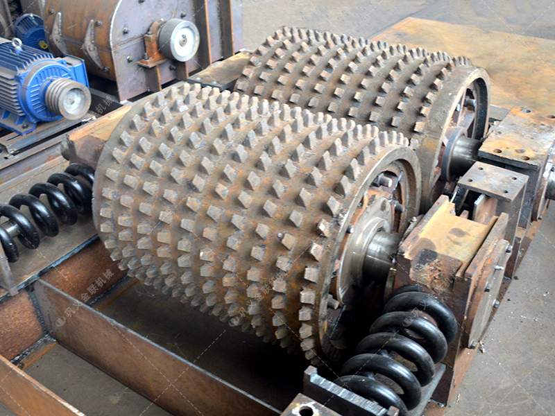 為何越來(lái)越多的礦山選擇雙齒輥而非顎式破碎機(jī)？這3點(diǎn)很關(guān)鍵！